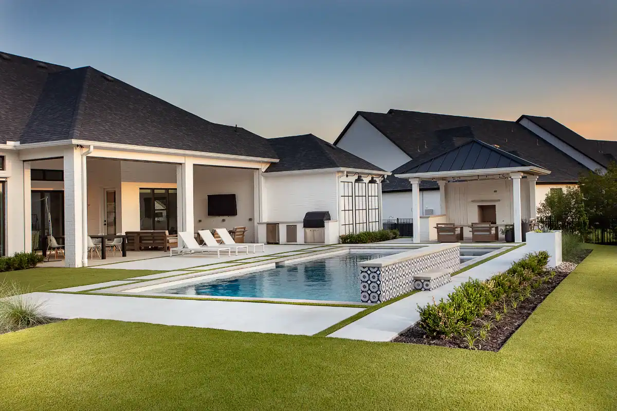 Backyard turf installation in Little Elm